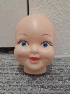 Vintage 70er Jahre Baby Puppe Glasaugen Gesicht Form Hergestellt in Hongkong 4,5 Zoll - Bild 1 von 3