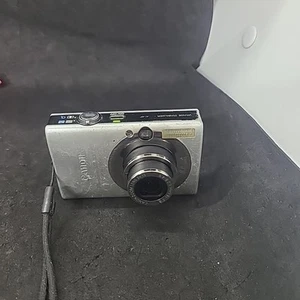 Canon PowerShot SD1100 IS Digital Camera 8 MP - Lens Won't Focus For Parts - Picture 1 of 5
