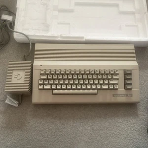 Commodore 64 Computer And PSU Fully Working Excellent Condition Boxed - Photo 1/23
