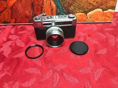 Yashica Electro 35 Vintage 35mm Film Camera Working Condition - Image 1 of 4