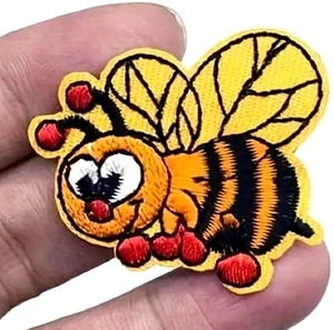 Bügelbild Patch/Applikation Biene 1-1/2 x 1 1/2 Zoll - Bild 1 von 2
