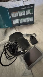 Garmin Drive 50 EE. UU. LM 5” Sistema de Navegación GPS Nuevo Mapas de por Vida Viaje Nuevo en Caja - Imagen 1 de 7