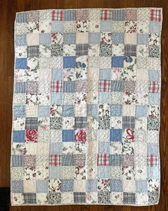 TRAPUNTA CULLA FLOREALE PATCHWORK DITSY POTTERY BARN KIDS REVERSIBILE - 36" x 49" - Foto 1 di 4