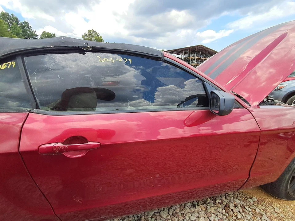 Used Front Right Door Assembly Front fits: 2011 Ford Mustang electric Conv Front Foto 1 de 4