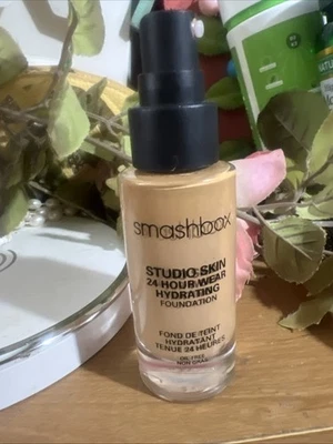 Smashbox Studio Skin 24 Hour Oil-Free Hydra Foundation 3.02 - Size 1 Oz NO cap - Image 1 of 3