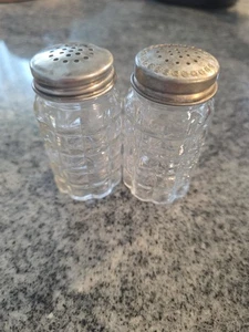 Vintage Anchor Hocking Waffle Pattern Salt And Pepper Shakers Pair - Bild 1 von 3