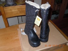 Ladies UGG Event Boots Size 5.5