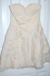 Neu mit Etikett Menuett cremefarben trägerlos geschichtet Spitzenkleid Größe Small - Bild 1 von 7