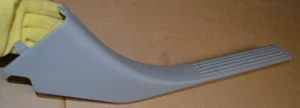Chevy Equinox 2005-09 OEM lado del conductor trasero borde umbral inferior panel cubierta izquierda - Imagen 1 de 5