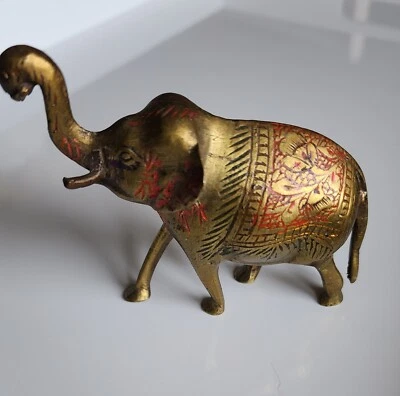 Figura de escultura de elefante pintado grabado en latón pequeña pierna delgada Foto 1 de 4
