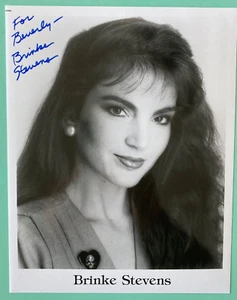Foto firmada/inscrita de Brinke Stevens de 8""X10"" película casa de la abuela/mamá - Imagen 1 de 2