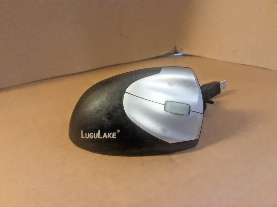 LUGULAKE Vertical Ergonomic ,Optical , Wired, Right Hand St PLS READ - Image 1 of 4