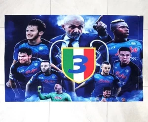 bandiera 140x90 NAPOLI Campione D’Italia Scudetto Bandierone Giocatori Del Napol - Foto 1 di 2
