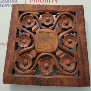Remache de madera tallado a mano artístico de colección hecho en la India estilo boho de 6" x 6" - Imagen 1 de 3