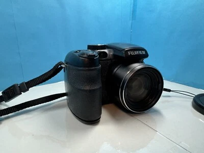 Fujifilm FinePix S1500 10MP Digitalkamera 12x Opt. Zoom 2.7“ Display schwarz - Bild 1 von 4