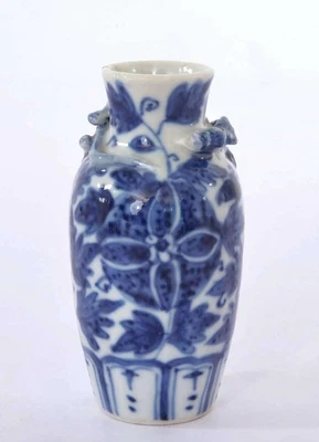 Китайская сине-белая фарфоровая маленькая ваза-дракон 18 века Qianlong - Изображение 1 из 4