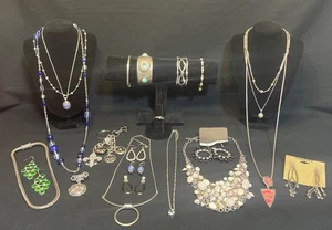 Vintage bis jetzt Konvolut Silberfarben Schmuck Halskette Armband Ohrringe Ring Brosche - Bild 1 von 11