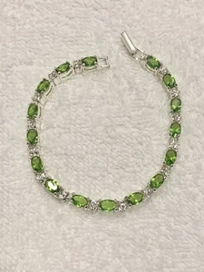 Beautiful Avon Vintage Silver Tone Green Rhinestone Bracelet - Picture 1 of 5