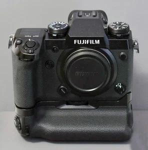 FUJI X-H1 CAMERA w/VPB-XH1 BATTERY GRIP & (3) THREE LENSES - Picture 1 of 24