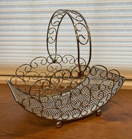 Home Decorative Metal Fruit Storage Basket Footed Round Shape With Handle 10” L Cover