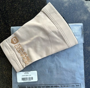 Tommy Copper Vitality Elbow Sleeve, Copper infused, Color Nude, Size Medium, NIB - Picture 1 of 4