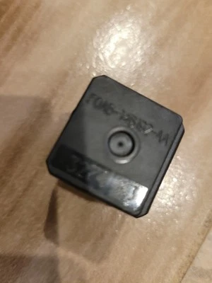 1Pcs New F80B-14B192-AA 12VDC Ford Automotive Relay 4 Pins 70A - - Image 1 of 4