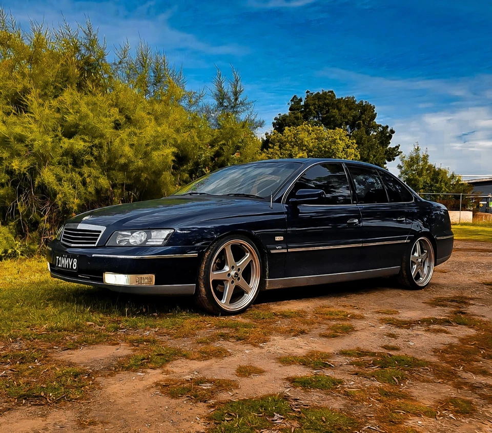 holden statesman 2003 wk sedan 5.7 i v8 wk - image 1 of 4