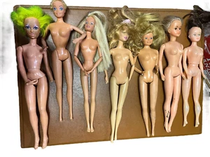 ANCIEN LOT DE 7 POUPÉE BARBIE MATTEL PHILIPPINES 1966 HASBRO + DIVERS VÊTEMENTS - Imagen 1 de 9