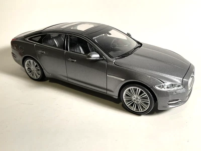2010 Jaguar XJ 1:24 scale Model Car with Opening Doors & Hood by Welly - Image 1 of 4