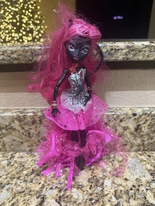 Muñeca Monster High Catty Noir 2013 exclusiva Friday The 13th firma primera ola - Imagen 1 de 4