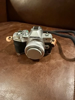 Olympus OM-D E-M10 Mark IV 20,3MP mit Panasonic Zoom Vario 12-32, Bestzustand!! - Bild 1 von 4