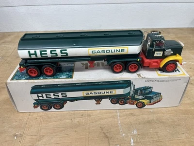 Caminhão-tanque Hess mais antigo - com caixa - Imagem 1 de 4