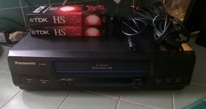 Panasonic Blue Line VCR PV-9405S Omnivisione 4 teste due nuovi nastri e fili VHS - Foto 1 di 7