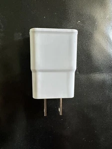 A++TRAVEL ADAPTER /ADAPTEUR DE VOYAGE. 100-240V-50-60Hz, 5. 0V = 2.0 A….,USB - Picture 1 of 5