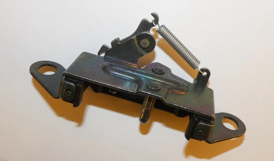 FIAT PUNTO MK1 (1993 - 1999)/ PIASTRA GANCIO COFANO POSTERIORE/ REAR BONNET LOCK - Image 1 of 1