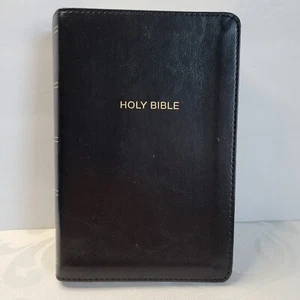Holy Bible New King James Version 2018 Thomas Nelson 7" x 4-1/2" - Imagen 1 de 14