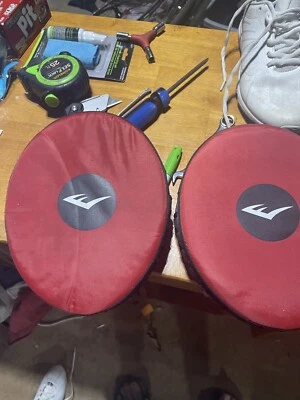 Everlast EverFresh Target Strike Pad Mitt Punch Pad Boxing 2 Mitt Only Sparring - Image 1 of 4