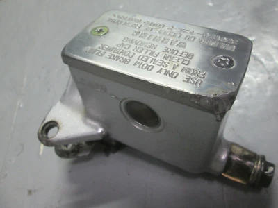 Cilindro maestro delantero Suzuki 2001-2004 VL800 VOLUSIA INTRUDER 59600-10F10 Foto 1 de 4