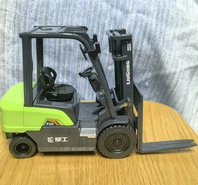 1/20 Scale LiuGong CPD35-ESJ Forklift Truck Forklift Diecast Model Toy Gift - Image 1 of 4