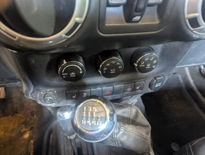 Jeep JK Wrangler Temperature Control w AC P68197433AB w Hardtop 2014-2017 153112 - Picture 1 of 1