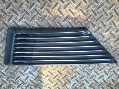 Parrilla de ventilación de aire pilar trasero LHS para berlina Alfa Romeo 116 Alfetta 2000 Foto 1 de 4