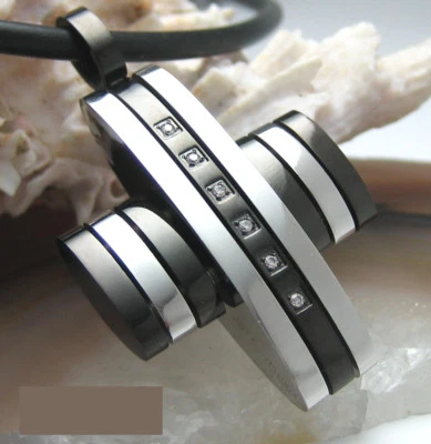 Herren Anhänger Kreuz Edelstahl silber schwarz Linie CNC Strass Lederhalsband - Bild 1 von 4