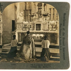 Sacerdote católico arrodillado en el altar Stereoview c1907 Iglesia Comunión y niños B2484 - Imagen 1 de 4