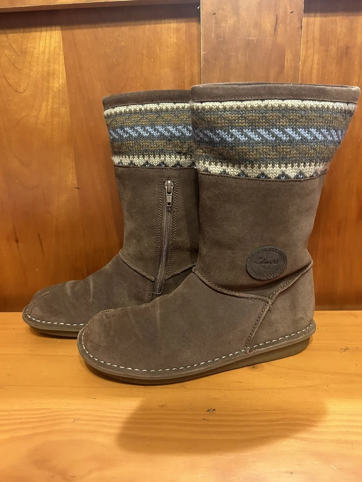 Clarks Niñas Acurrucarse Divertido Invierno Medio Pantorrilla Piel Botines Talla 4 Nogal Sin Cordones Foto 1 de 4