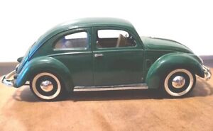 1951 Volkswagen Green Split window 1/18 Model NICE Working spring suspension