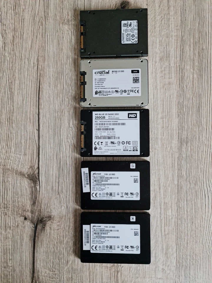 Konvolut 5 St. 2.5" 250GB SSD Festplatten div. Marken - funktionstüchtig - Bild 1 von 1
