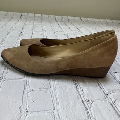 Easy Spirit E360 Avery Women’s 9 Wedge Heel Tan Suede nice! - Image 1 of 4