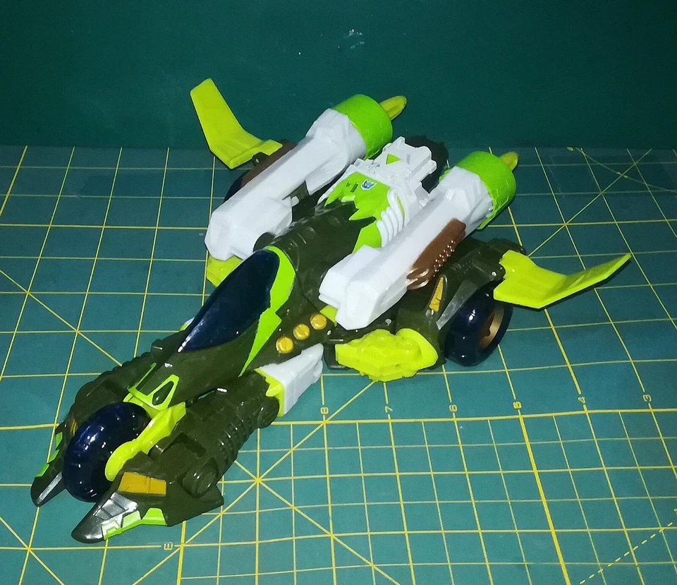 Transformers Crumplezone Cybertron TAKARA Hasbro - Immagine 1 di 4