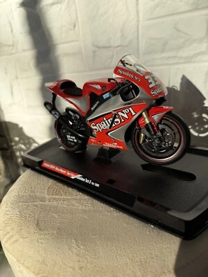 Guiloy 1:10 Yamaha YZR M1 Diecast model Motorcycle M Melandri - Race Bike . - Image 1 of 4