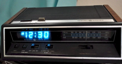 Vintage GENERAL ELECTRIC GE Woody AM-FM LIGHTED BLUE LED RADIO Alarm CLOCK Cover